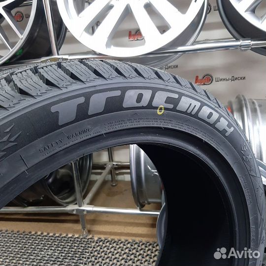 Tracmax X-Privilo S500 275/45 R21 110T