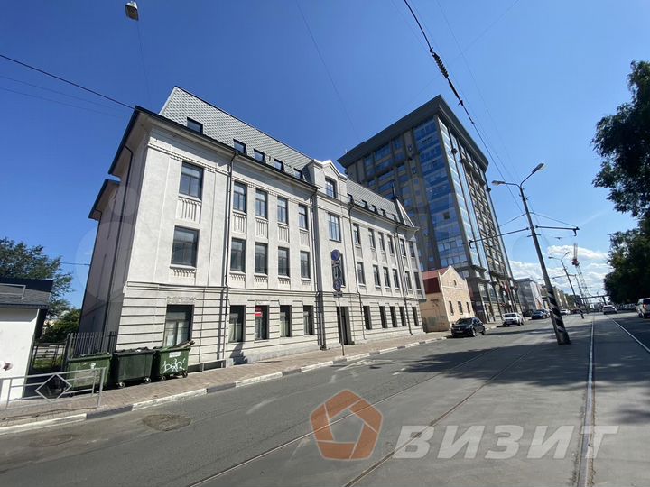 Помещение на первой линии, окна по всему фасаду