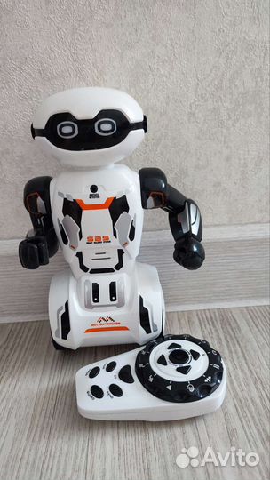 Робот на пульте управления