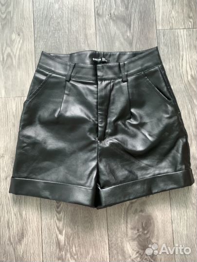 Кожаные шорты