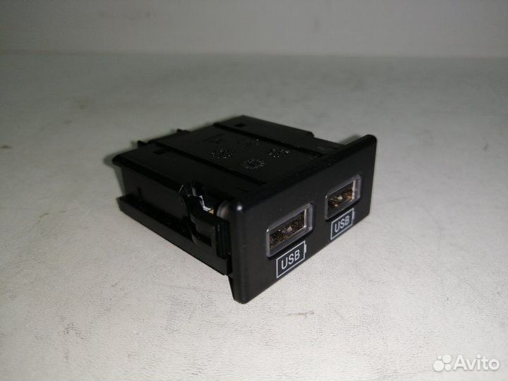 Разъем USB Jeep Grand Cherokee WK2 2010