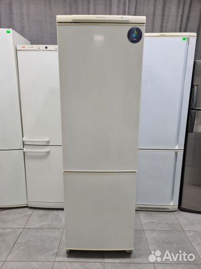 Холодильник Electrolux ERB3598