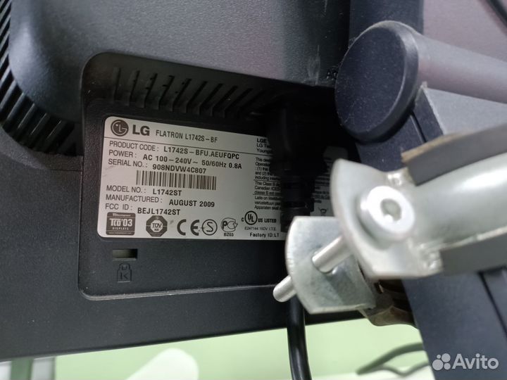 Монитор LG l1742s