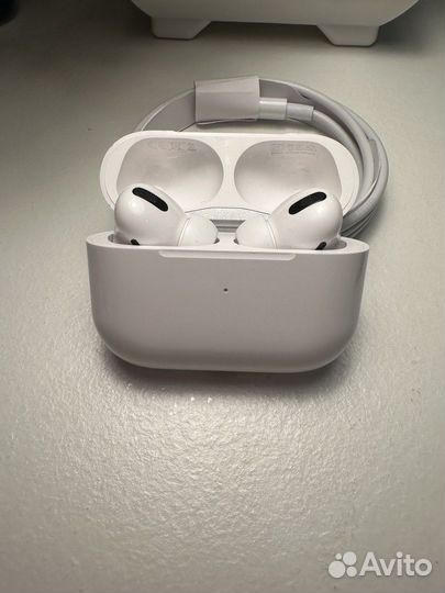 Airpods pro гарантия год (чехол в подарок)