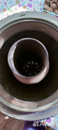 Старинный самовар на дровах