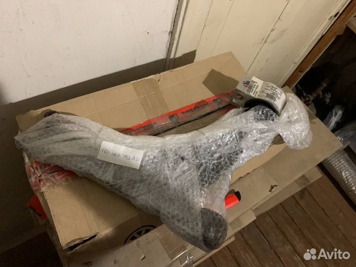 Рычаг 1K0407152AD