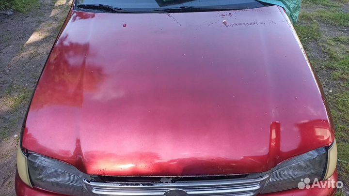 Toyota carina e капот