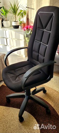 Стул кресло офисный на колесах
