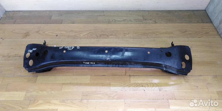 Передний усилитель бампера Volkswagen Transporter