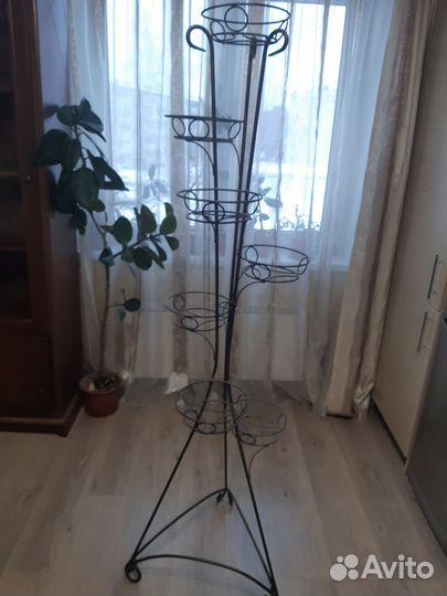 Подставка металлическая для цветов