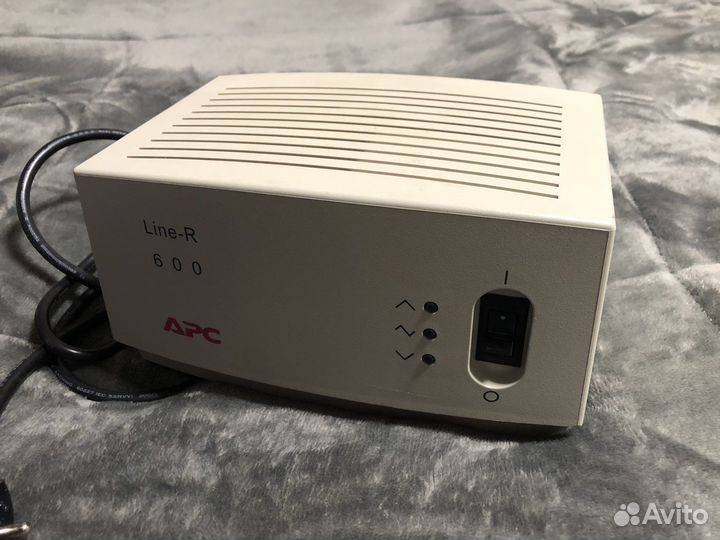 Стабилизатор напряжения APC Line-R le600rs
