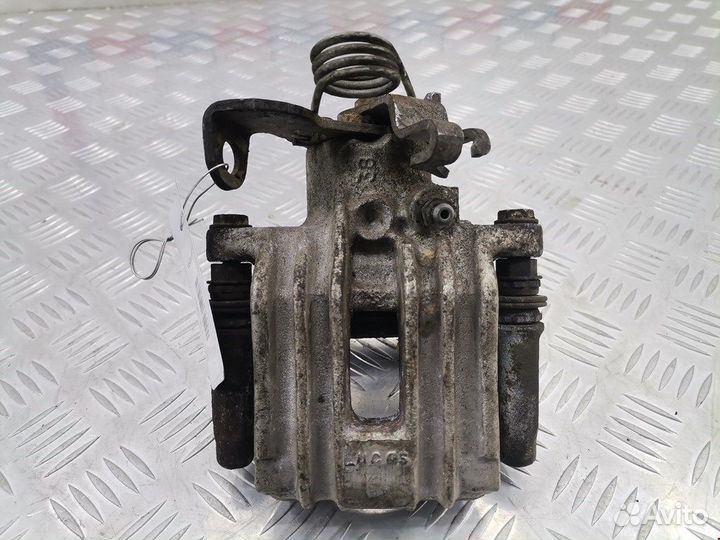 Суппорт задний правый для Audi A4 B6 8E0615424G