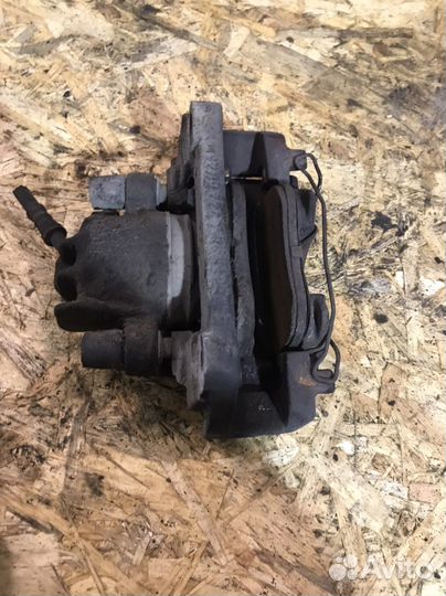 Суппорт передний Volvo s60 2002