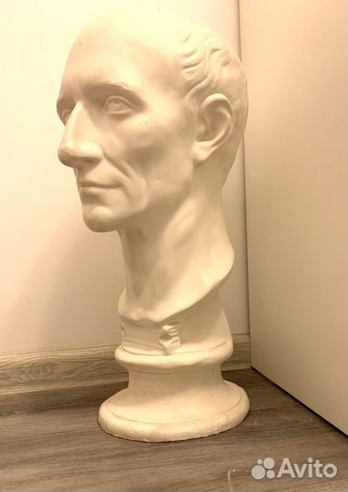Гипсовая голова Цезарь