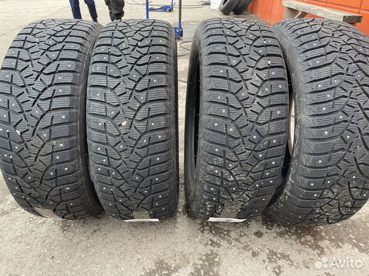 Bridgestone Blizzak Spike-02 235/55 R19 101