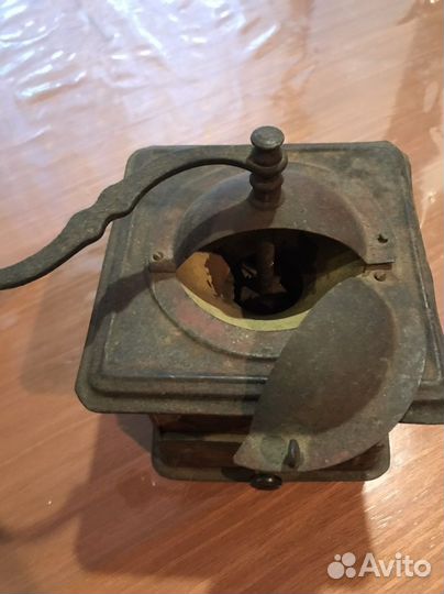 Кофемолка ручная старинная