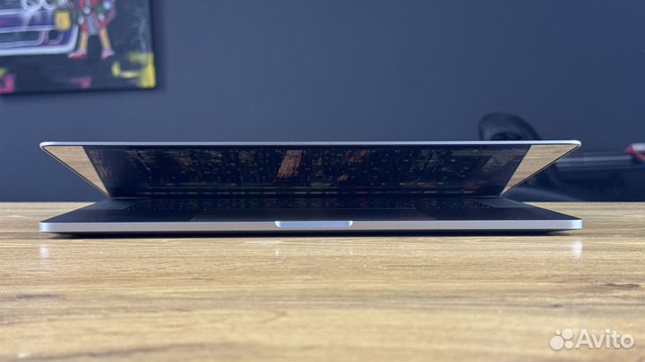 MacBook Pro 15 2019 i7 16 256 отличный