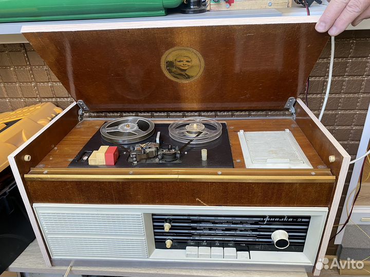 Магнитофон бобинный ламповый звук СССР
