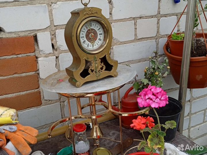 Настольные и настенные часы Янтарь