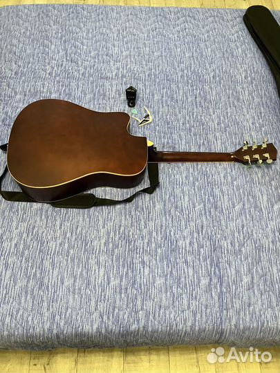 Акустическая гитара