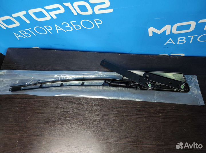 Поводок дворника правый Audi Q7