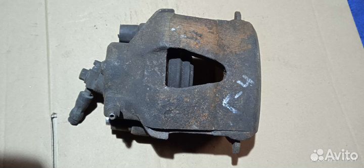 Суппорт передний правый Golf 4, Octavia 1