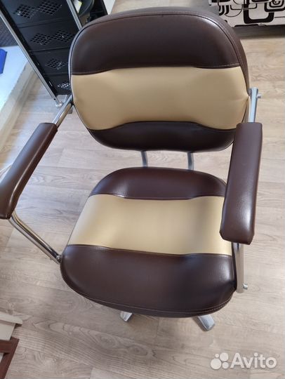 Парикмахерская кресло