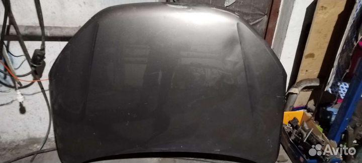 Капот на LADA гранту