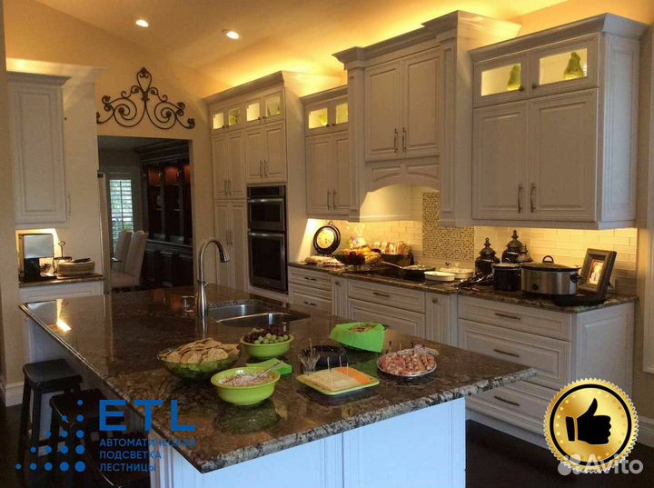 Система подсветки дома в монохромных цветах