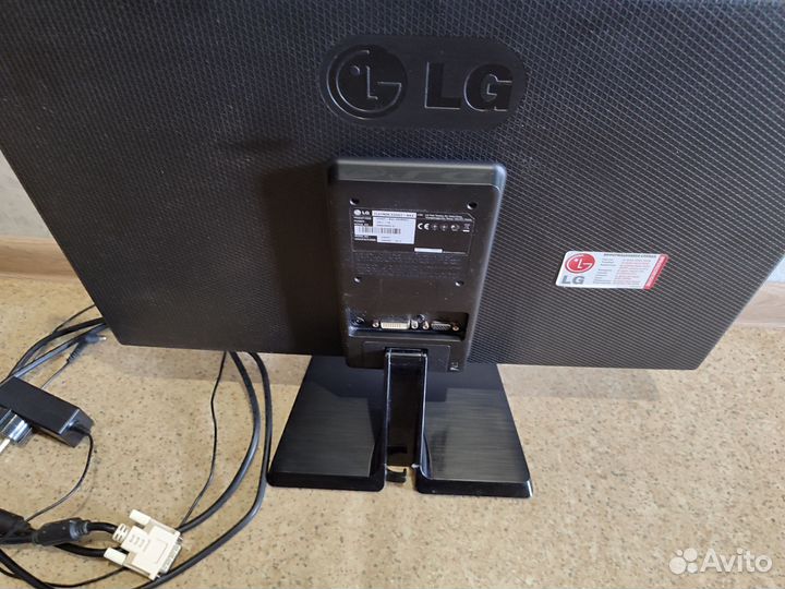 Монитор LG E2342 T