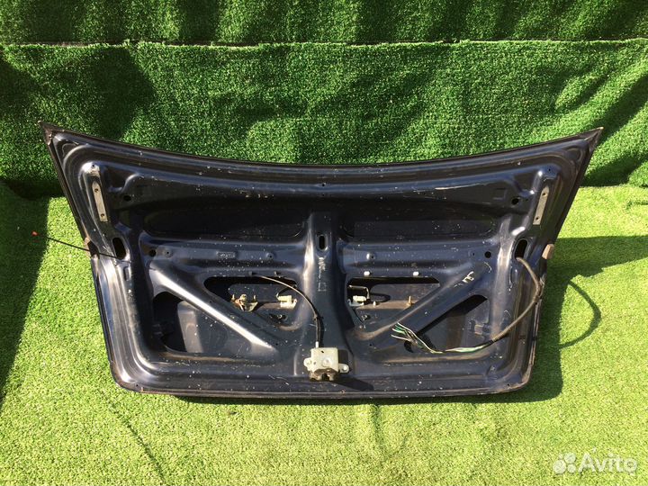 Крышка багажника Toyota Corolla E120 Синяя царапин