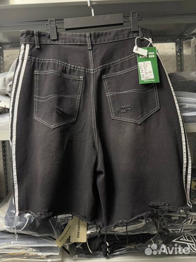 Шорты Balenciaga типо distressed