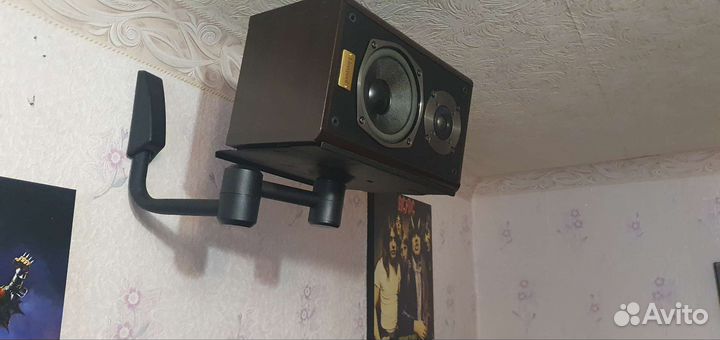Кронштейн для полочной акустики