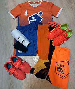 Одежда, обувь, защита и сумка для футбола