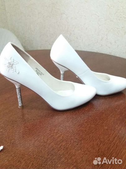 Туфли белые