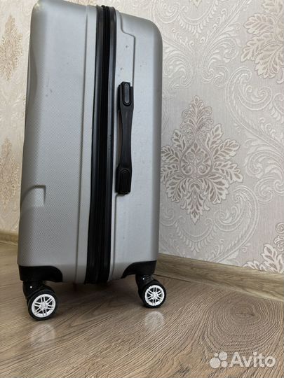 Чемодан на колесах Wogard