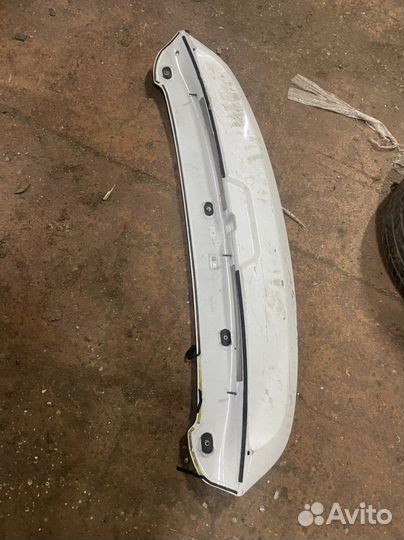 Спойлер крышки багажника Lexus