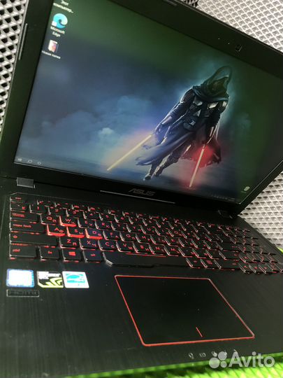 Ноутбук игровой asus i5 7300/8Gb/240SSD+1Tb/GTX 10