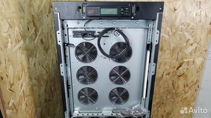APC Smart-UPS VT 40 kVA suvtpf40KB4H, б/у, без акб