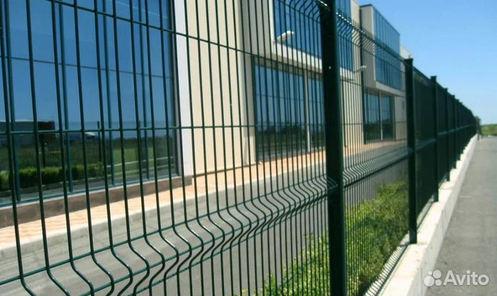 Забор из 3D сетки с металлическими столбами быстро