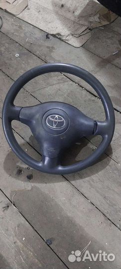 Руль на toyota vitz ncp10