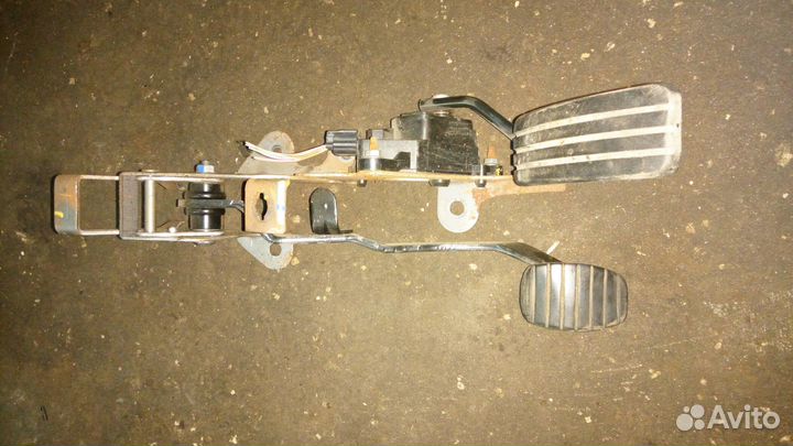 Блок педалей Рено меган 2