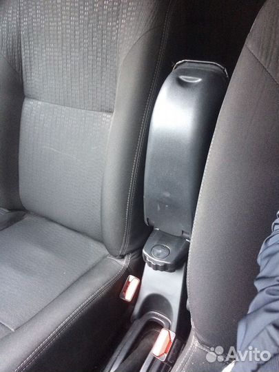 Подлокотник Nissan Terrano 2014 Renault Duster