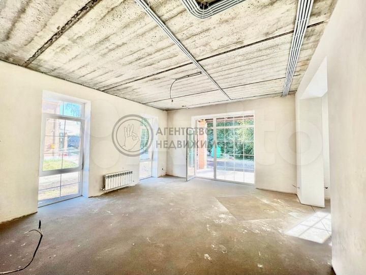 Коттедж 202 м² на участке 5 сот.