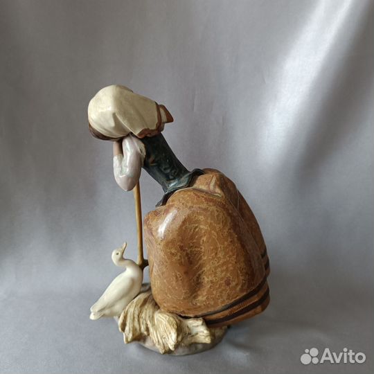 Фарфоровая статуэтка Lladro Gres