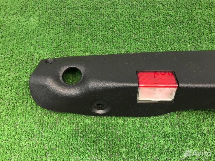 Обшивка крышки багажника Mercedes-Benz C-Class