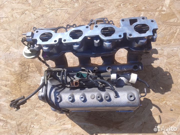 Впускной коллектор Nissan SR18DE Bluebird U14
