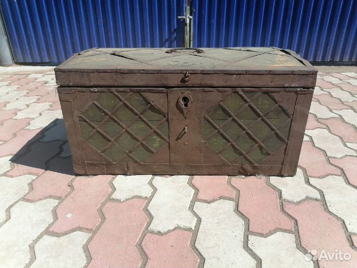 Старинные сундуки