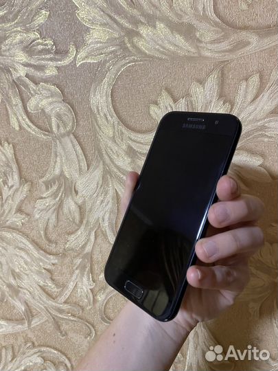 Телефон Samsung galaxy a3 2017