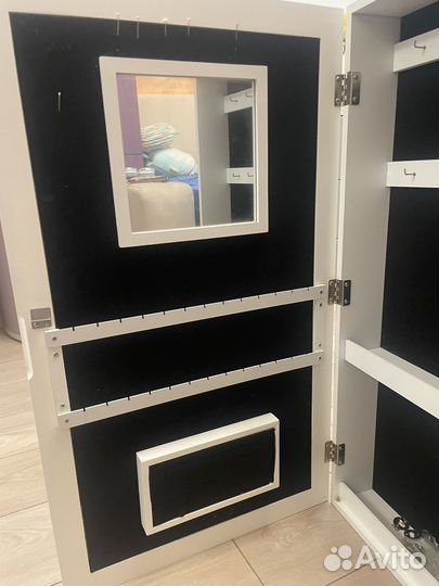 Шкаф для украшений